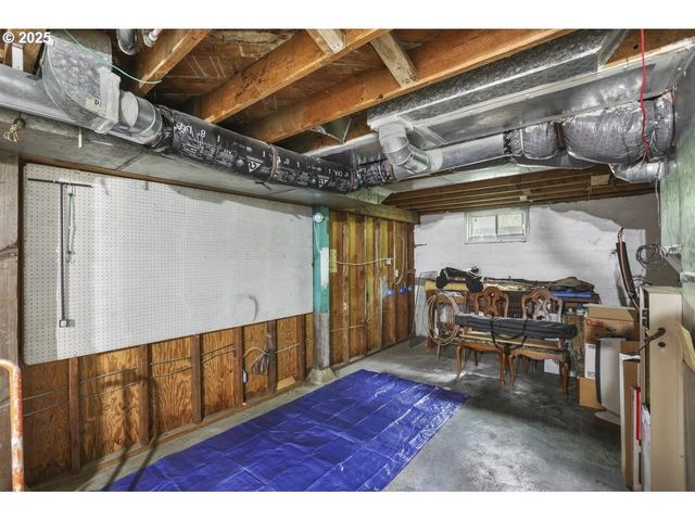 575 N LOCUST St, Canby, OR 97013