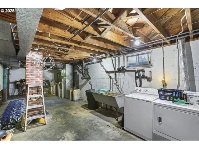 575 N LOCUST St, Canby, OR 97013