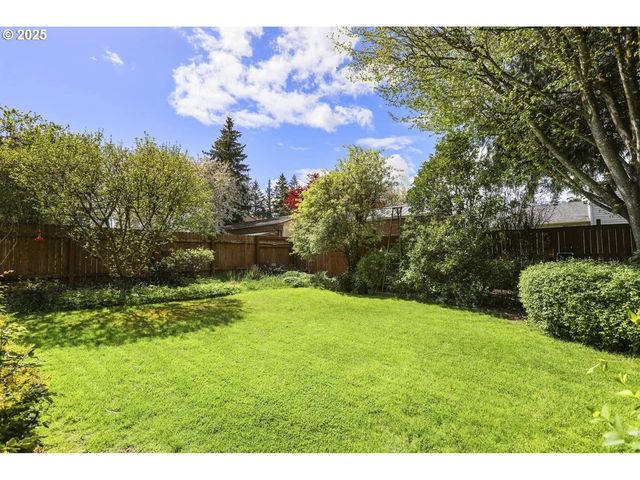 575 N LOCUST St, Canby, OR 97013