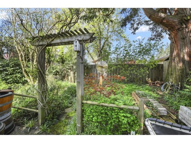 575 N LOCUST St, Canby, OR 97013