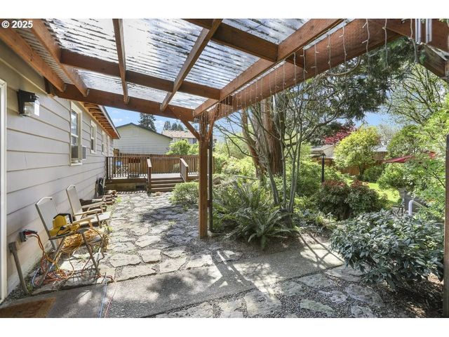 575 N LOCUST St, Canby, OR 97013