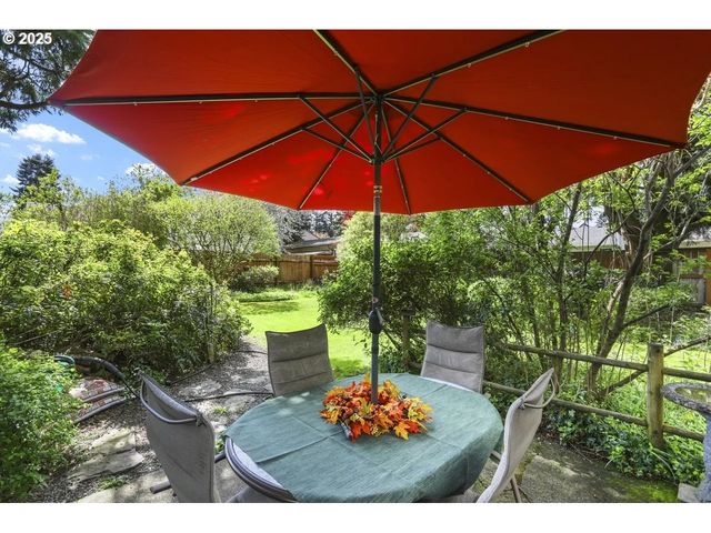 575 N LOCUST St, Canby, OR 97013