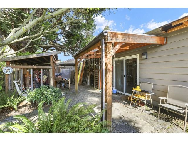 575 N LOCUST St, Canby, OR 97013