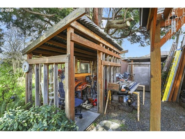 575 N LOCUST St, Canby, OR 97013