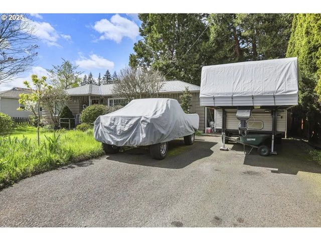 575 N LOCUST St, Canby, OR 97013