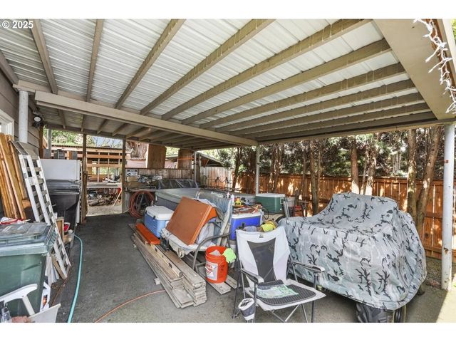 575 N LOCUST St, Canby, OR 97013