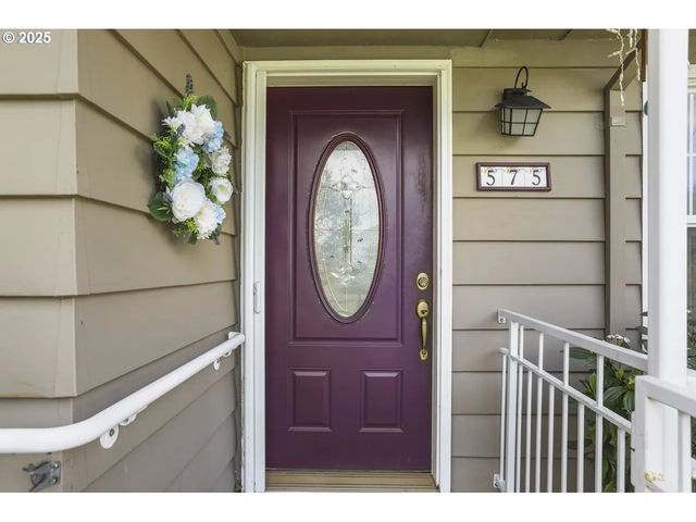 575 N LOCUST St, Canby, OR 97013