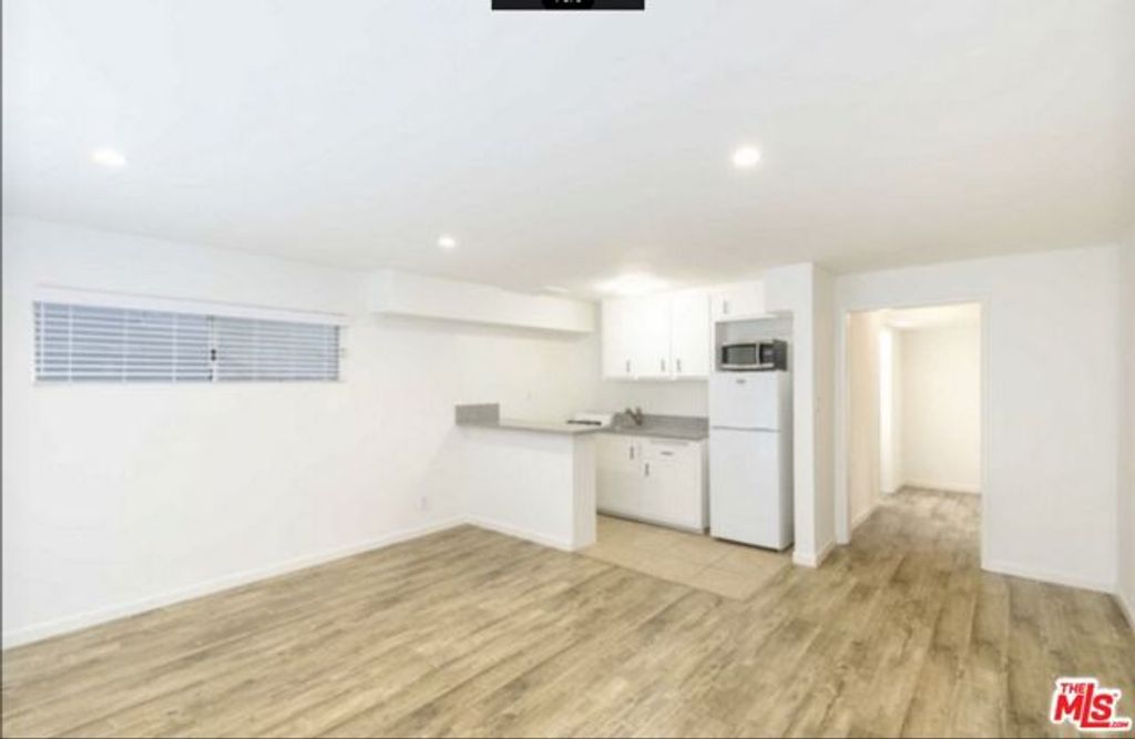 1261 N Laurel Avenue 20, Los Angeles, CA 90046