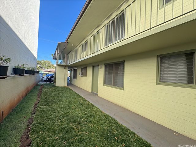 1116 Isenberg Street, Honolulu, HI 96826