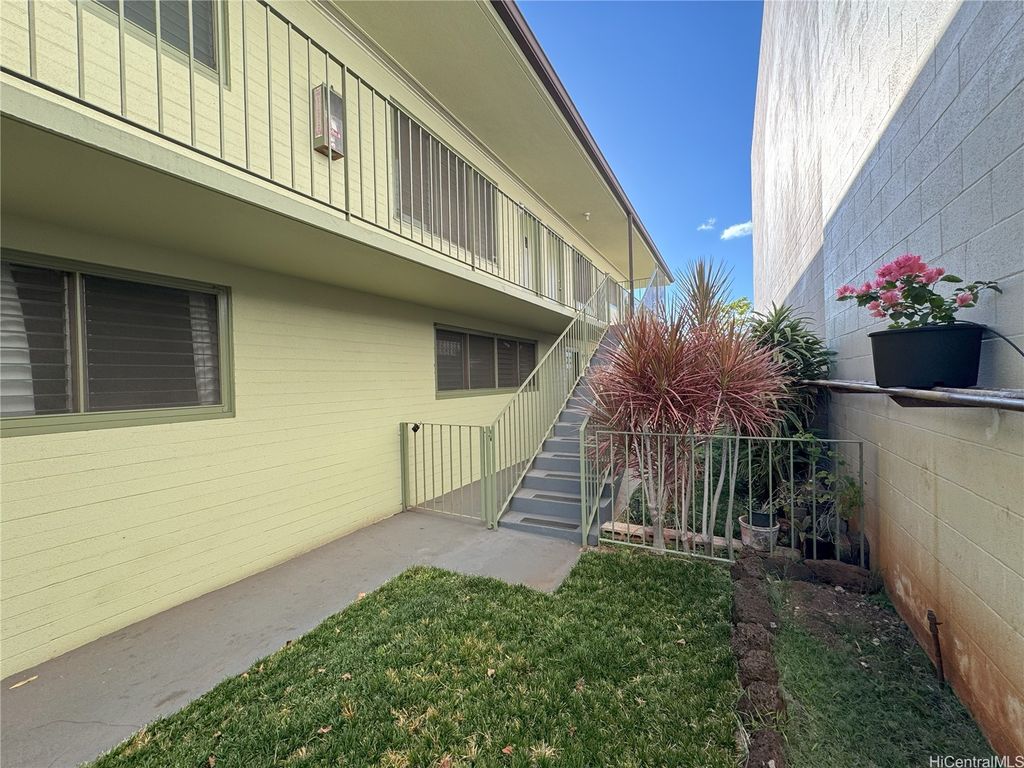 1116 Isenberg Street, Honolulu, HI 96826