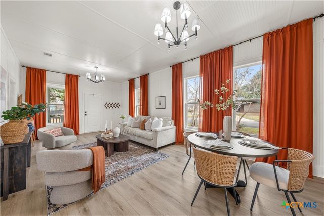 1007 N Jackson Avenue, Cameron, TX 76520