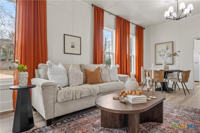 1007 N Jackson Avenue, Cameron, TX 76520