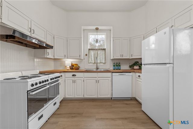 1007 N Jackson Avenue, Cameron, TX 76520