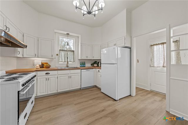 1007 N Jackson Avenue, Cameron, TX 76520