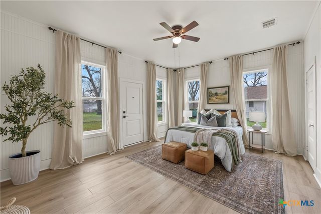 1007 N Jackson Avenue, Cameron, TX 76520