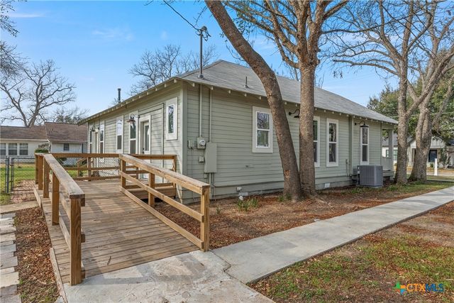 1007 N Jackson Avenue, Cameron, TX 76520