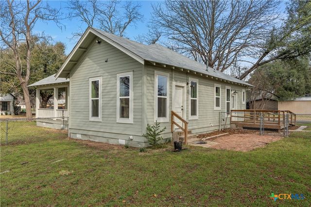 1007 N Jackson Avenue, Cameron, TX 76520