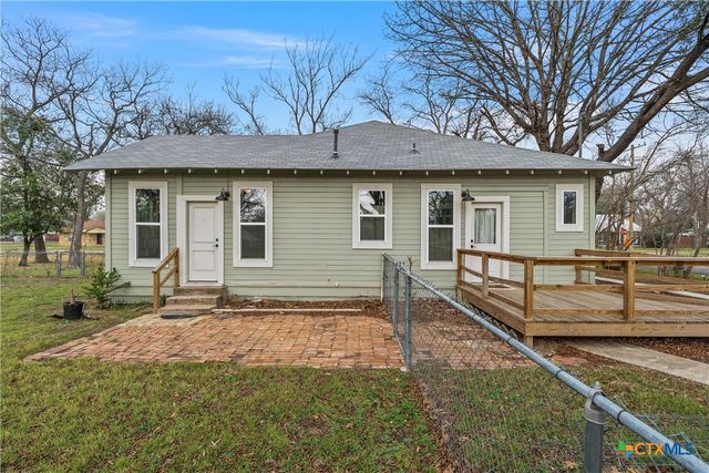 1007 N Jackson Avenue, Cameron, TX 76520