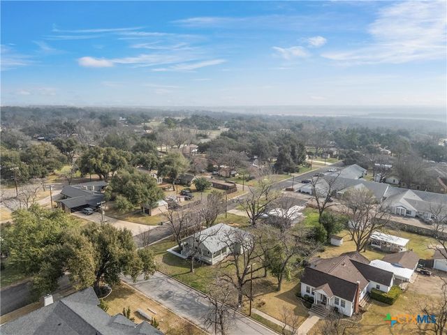 1007 N Jackson Avenue, Cameron, TX 76520