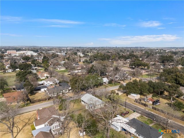 1007 N Jackson Avenue, Cameron, TX 76520