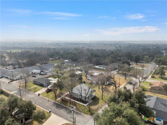 1007 N Jackson Avenue, Cameron, TX 76520