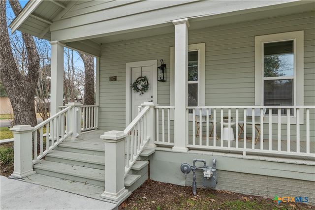 1007 N Jackson Avenue, Cameron, TX 76520