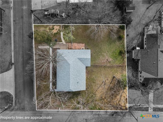 1007 N Jackson Avenue, Cameron, TX 76520