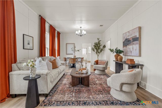 1007 N Jackson Avenue, Cameron, TX 76520