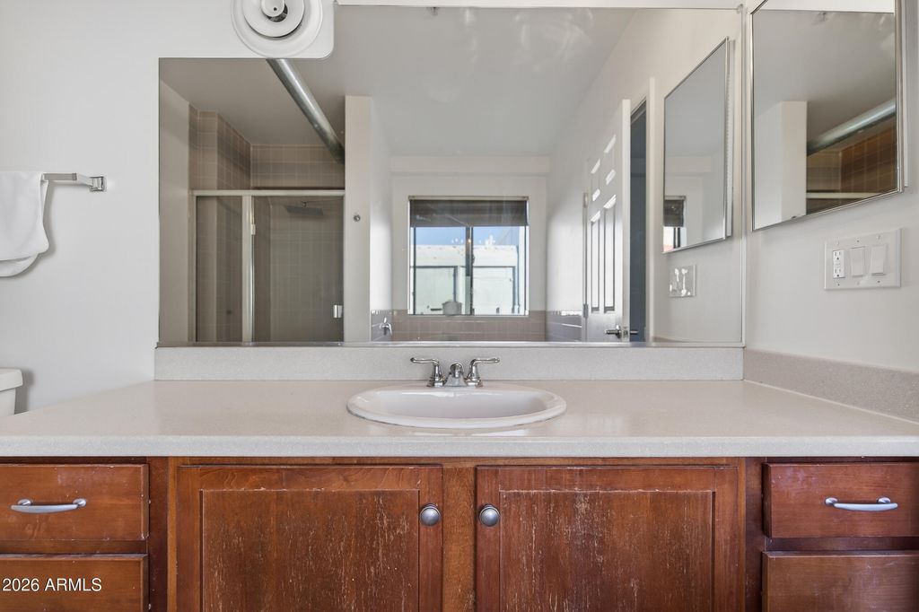 Image 12 of property listing at 424 S 2ND Street 209, Phoenix, AZ 85004