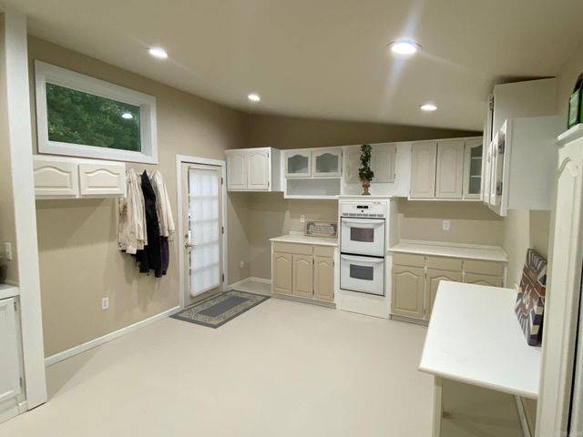 359 Immanuel Dr, Hot Springs, AR 71901