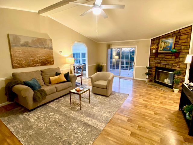 359 Immanuel Dr, Hot Springs, AR 71901