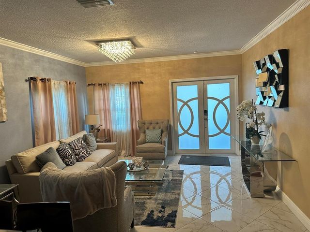 9821 NW 22 Street, Pembroke Pines, FL 33024