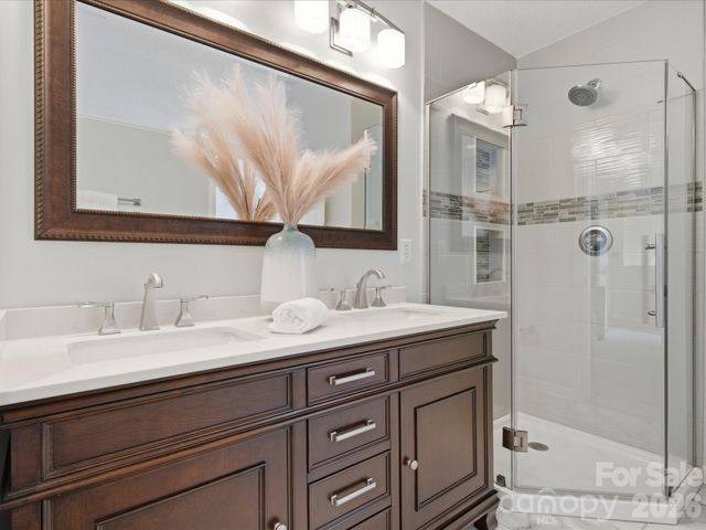 3129 Crescent Knoll Drive, Matthews, NC 28105