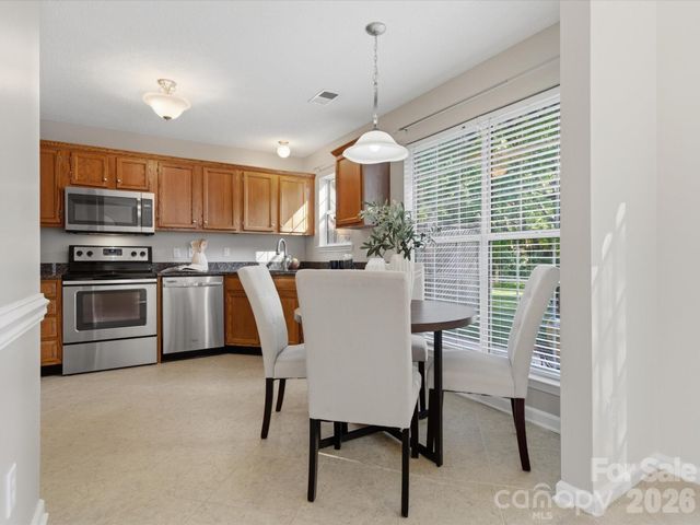 3129 Crescent Knoll Drive, Matthews, NC 28105