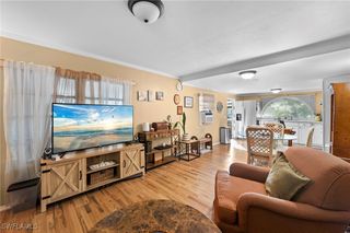 5 Henderson DR, Naples, FL 34114