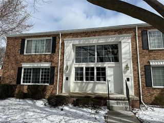 653 E Fox Hills Drive 49, Bloomfield Hills, MI 48304