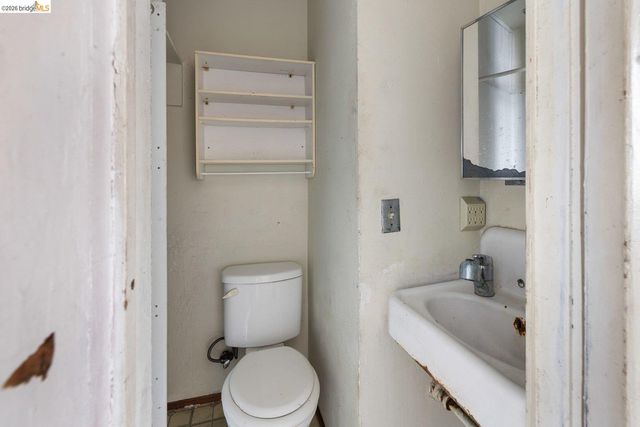 1528 International Blvd, Oakland, CA 94606