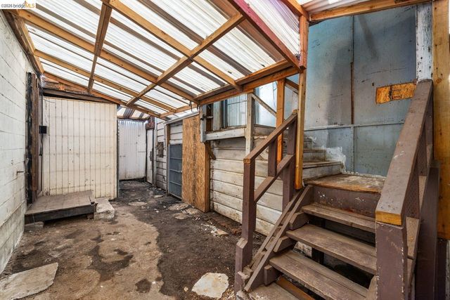 1528 International Blvd, Oakland, CA 94606