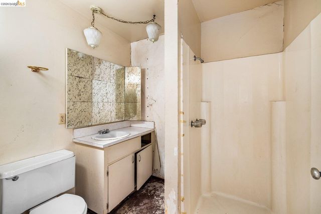 1528 International Blvd, Oakland, CA 94606