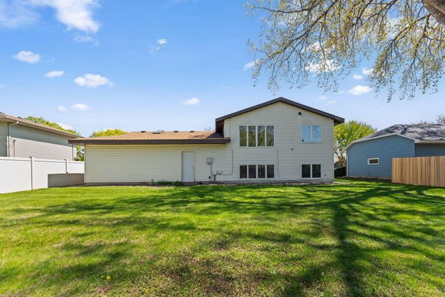 1889 Hamline Avenue N, Falcon Heights, MN 55113