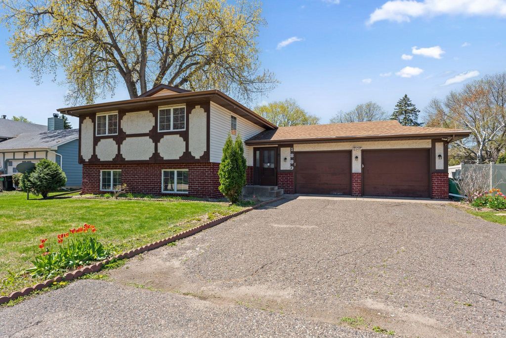1889 Hamline Avenue N, Falcon Heights, MN 55113