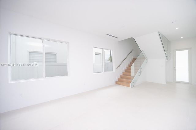 10381 NW 67th Ter, Doral, FL 33178