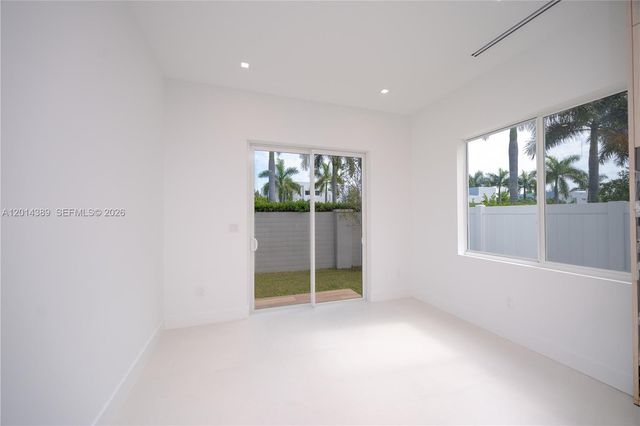 10381 NW 67th Ter, Doral, FL 33178