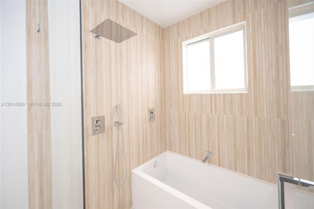 10381 NW 67th Ter, Doral, FL 33178