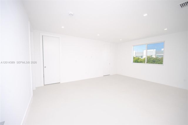 10381 NW 67th Ter, Doral, FL 33178