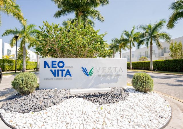 10381 NW 67th Ter, Doral, FL 33178