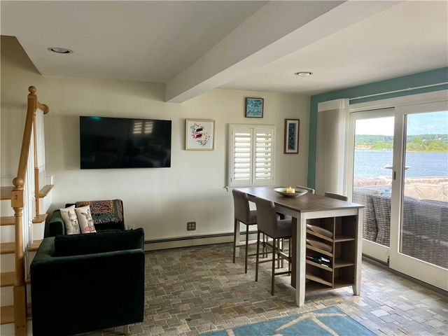 57 Green Street, Portsmouth, RI 02871
