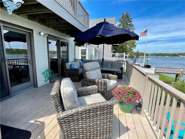 57 Green Street, Portsmouth, RI 02871