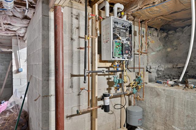 16 Nightingale Trail E, Wurtsboro, NY 12790