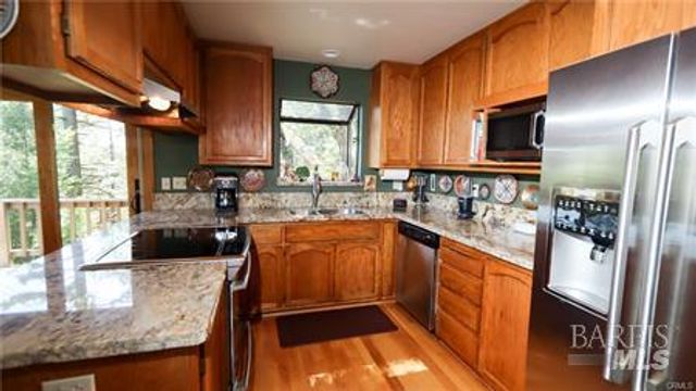 9714 St Helena Dr, Cobb, CA 95426